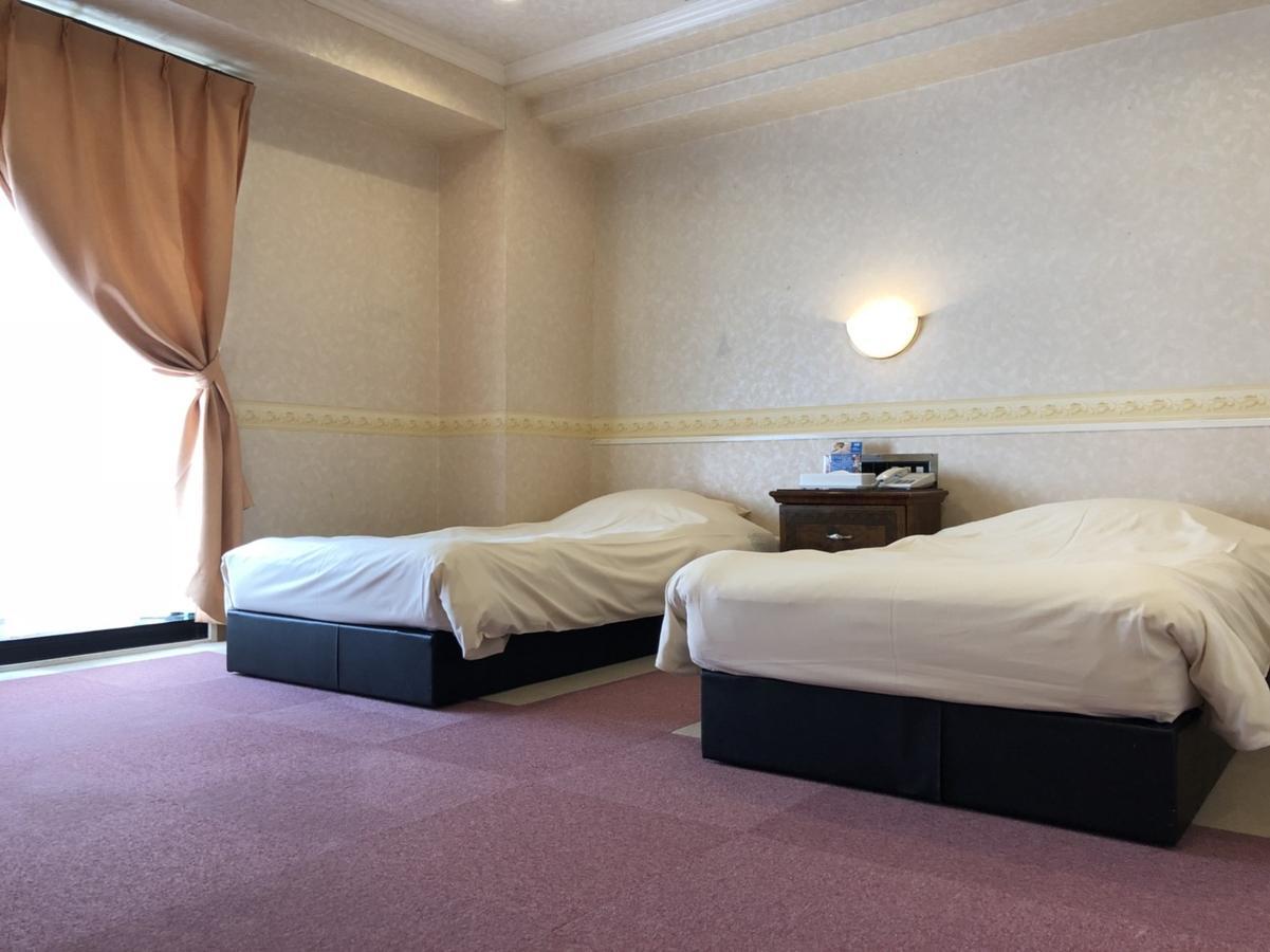 Business Hotel La Firenze Токио Екстериор снимка